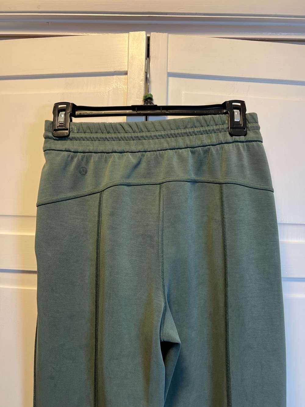 lululemon athletica Softstreme High-Rise Straight Green Cropped Pants Size 4 - Picture 8 of 16